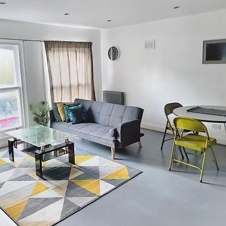 Lovely 2-Bedroom Serviced Apartment Greater Londýn Exteriér fotografie